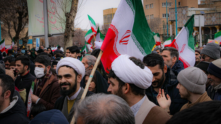 تصاویر/حضور پرشور طلاب و روحانیون و مردم همدان در راهپیمایی ۲۲ بهمن