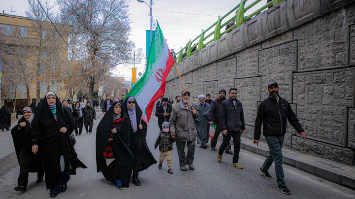 تصاویر/حضور پرشور طلاب و روحانیون و مردم همدان در راهپیمایی ۲۲ بهمن