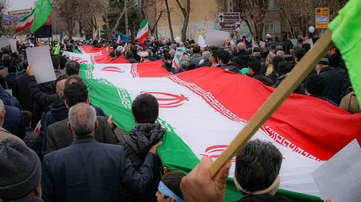 تصاویر/حضور پرشور طلاب و روحانیون و مردم همدان در راهپیمایی ۲۲ بهمن