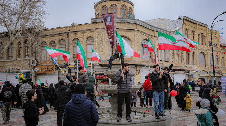 تصاویر/حضور پرشور طلاب و روحانیون و مردم همدان در راهپیمایی ۲۲ بهمن
