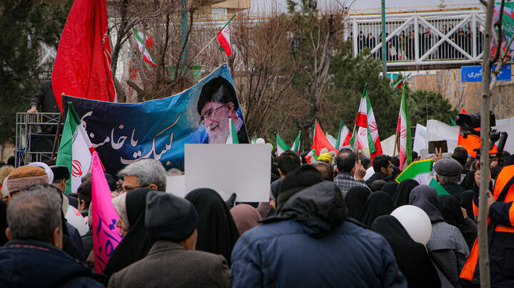 تصاویر/حضور پرشور طلاب و روحانیون و مردم همدان در راهپیمایی ۲۲ بهمن