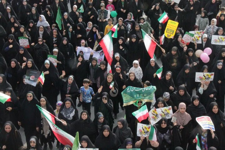 تصاویر/ راهپیمایی ۲۲ بهمن در چغادک