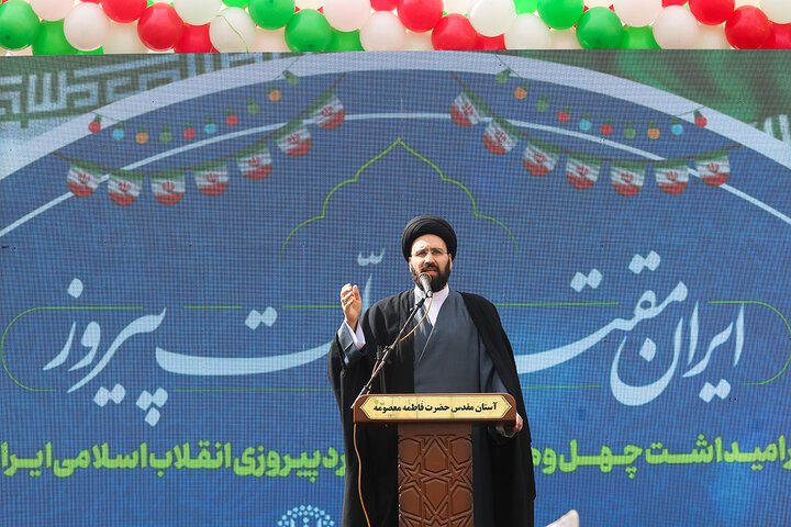 اجتماع پرشور راهپیمایی ۲۲ بهمن شهر مقدس قم در جوار حرم بانوی کرامت