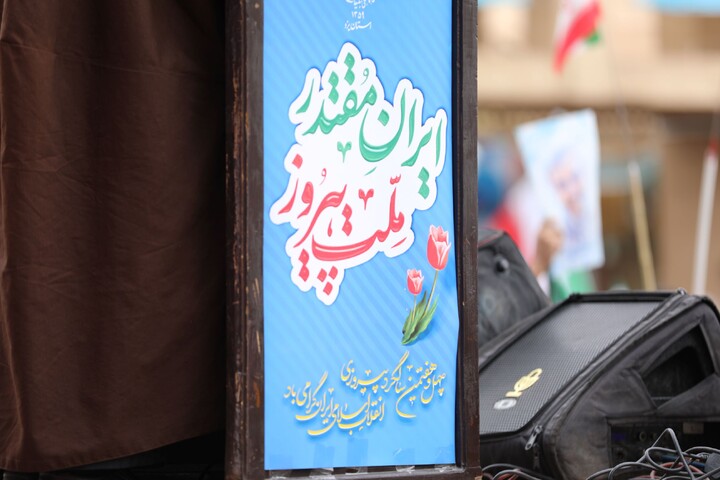 تصاویر/ حضور طلاب و روحانیون استان یزد در راهپیمایی ۲۲ بهمن