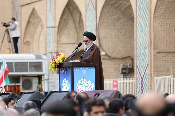 تصاویر/ حضور طلاب و روحانیون استان یزد در راهپیمایی ۲۲ بهمن