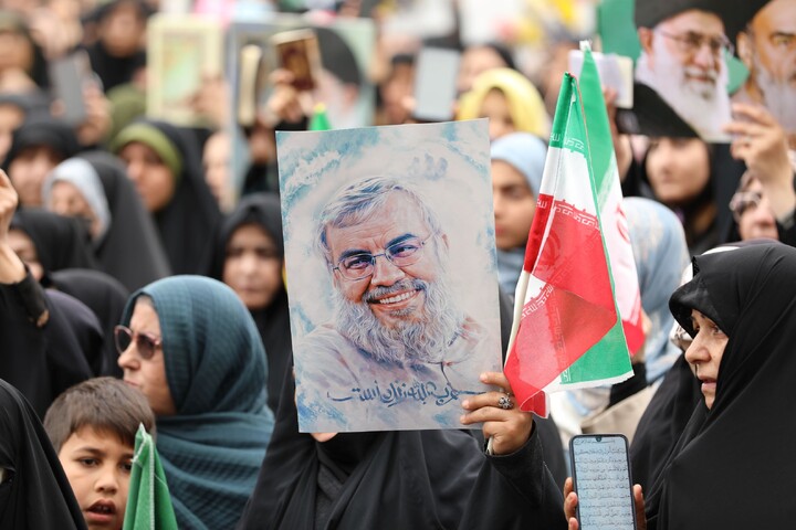 تصاویر/ حضور طلاب و روحانیون استان یزد در راهپیمایی ۲۲ بهمن