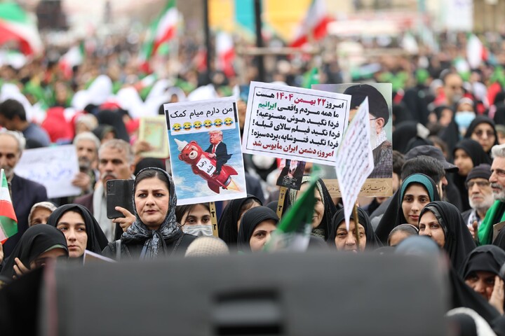 تصاویر/ حضور طلاب و روحانیون استان یزد در راهپیمایی ۲۲ بهمن