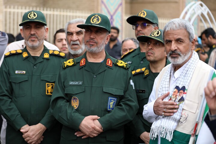 تصاویر/ حضور طلاب و روحانیون استان یزد در راهپیمایی ۲۲ بهمن