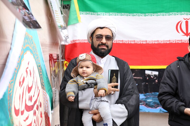 تصاویر/ حضور طلاب و روحانیون استان یزد در راهپیمایی ۲۲ بهمن