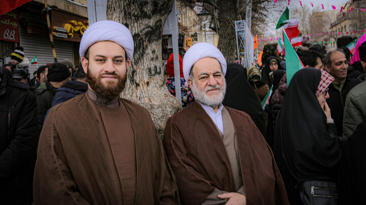 تصاویر/حضور پرشور طلاب و روحانیون و مردم همدان در راهپیمایی ۲۲ بهمن