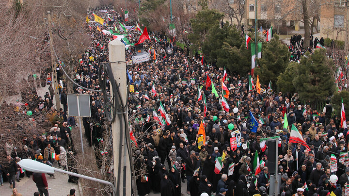 تصاویر/حضور پرشور طلاب و روحانیون و مردم همدان در راهپیمایی ۲۲ بهمن