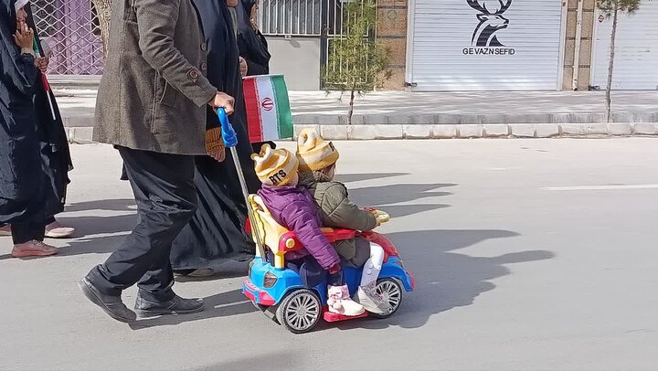 تصاویر/ مراسم راهپیمایی یوم‌الله ۲۲ بهمن در شهر کرمان