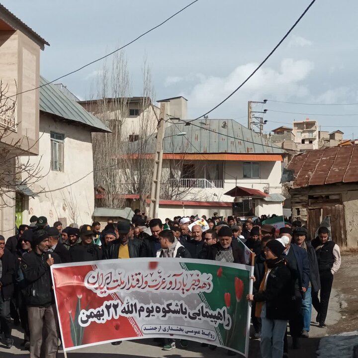تصاویر/ حضور پرشور مردم بخش ارجمند شهرستان فیروزکوه در راهپيمايی يوم الله ٢٢ بهمن