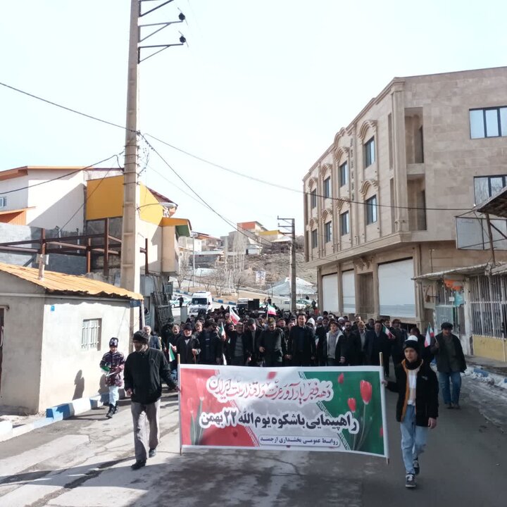 تصاویر/ حضور پرشور مردم بخش ارجمند شهرستان فیروزکوه در راهپيمايی يوم الله ٢٢ بهمن