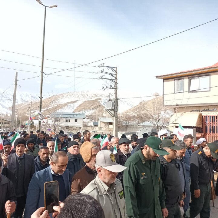 تصاویر/ حضور پرشور مردم بخش ارجمند شهرستان فیروزکوه در راهپيمايی يوم الله ٢٢ بهمن