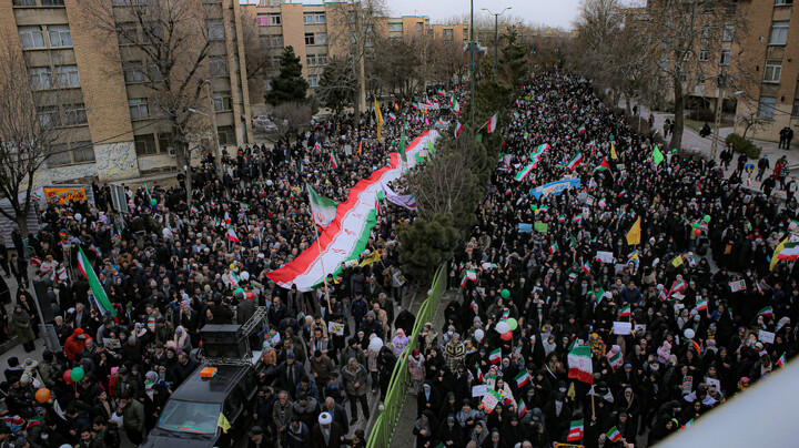 تصاویر/حضور پرشور طلاب و روحانیون و مردم همدان در راهپیمایی ۲۲ بهمن