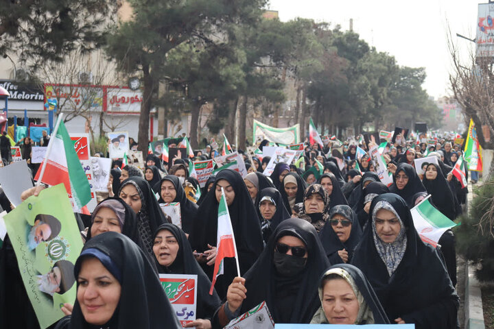 تصاویر/ حضور پرشور مردم بهارستان در راهپیمایی ۲۲ بهمن