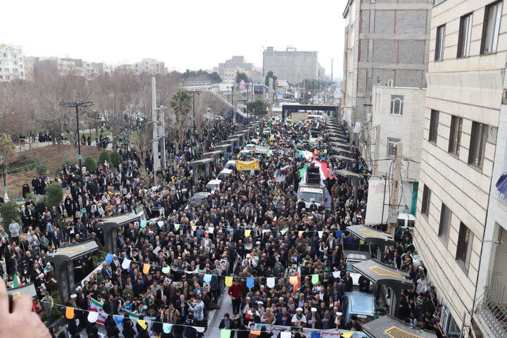 تصاویر/ حضور پرشور مردم بهارستان در راهپیمایی ۲۲ بهمن