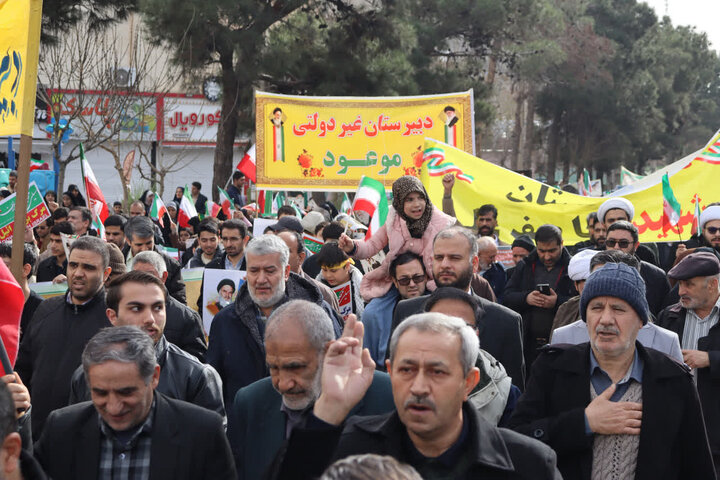 تصاویر/ حضور پرشور مردم بهارستان در راهپیمایی ۲۲ بهمن