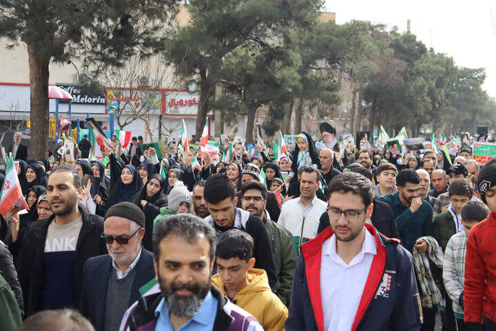 تصاویر/ حضور پرشور مردم بهارستان در راهپیمایی ۲۲ بهمن