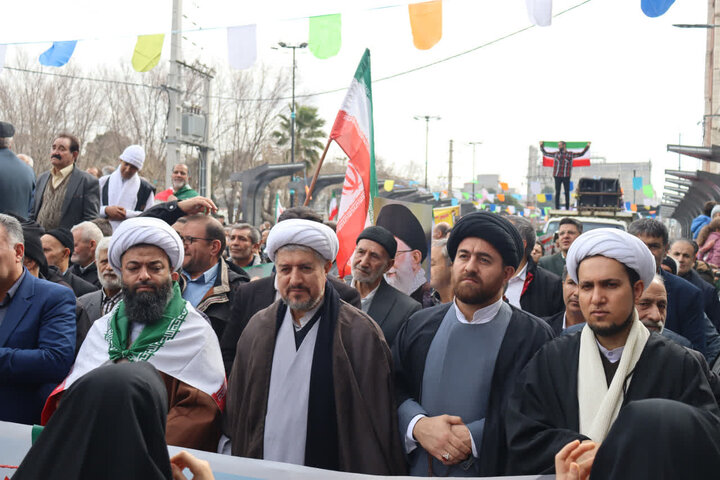 تصاویر/ حضور پرشور مردم بهارستان در راهپیمایی ۲۲ بهمن