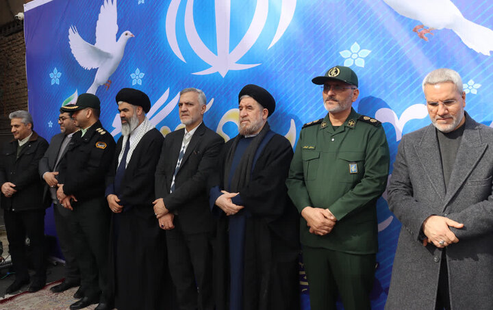 تصاویر/ حضور پرشور مردم بهارستان در راهپیمایی ۲۲ بهمن