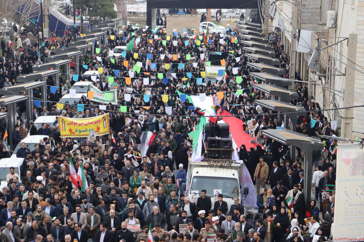 تصاویر/ حضور پرشور مردم بهارستان در راهپیمایی ۲۲ بهمن