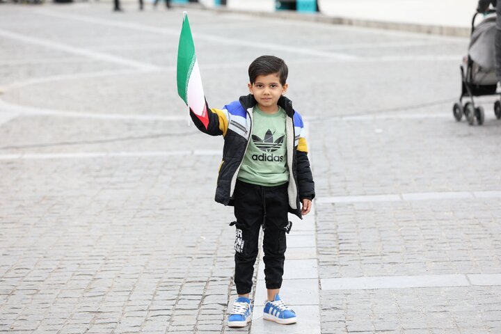 تصاویر/ حضور کودکان و جوانان استان یزد در راهپیمایی ۲۲ بهمن