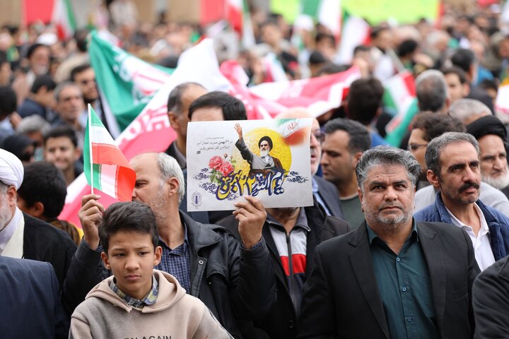 تصاویر/ حضور کودکان و جوانان استان یزد در راهپیمایی ۲۲ بهمن