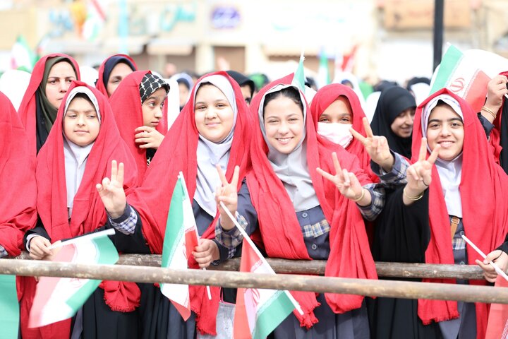 تصاویر/ حضور کودکان و جوانان استان یزد در راهپیمایی ۲۲ بهمن