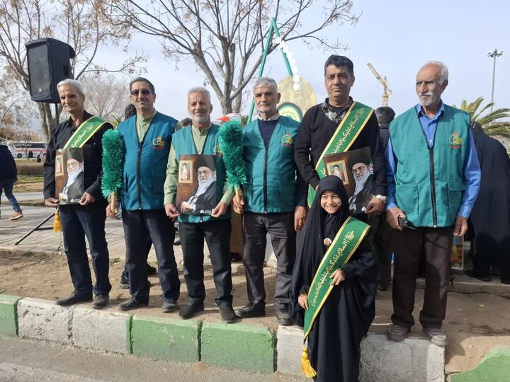 تصاویر/غرفه‌های فرهنگی و برنامه‌های هنری در مسیر راهپیمایی۲۲ بهمن کاشان