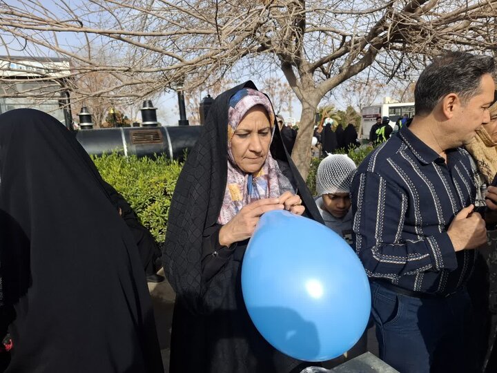 تصاویر/غرفه‌های فرهنگی و برنامه‌های هنری در مسیر راهپیمایی۲۲ بهمن کاشان