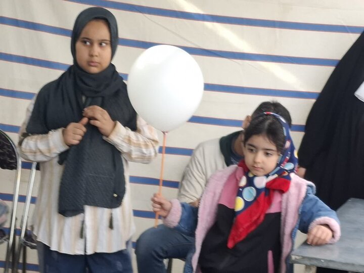 تصاویر/غرفه‌های فرهنگی و برنامه‌های هنری در مسیر راهپیمایی۲۲ بهمن کاشان