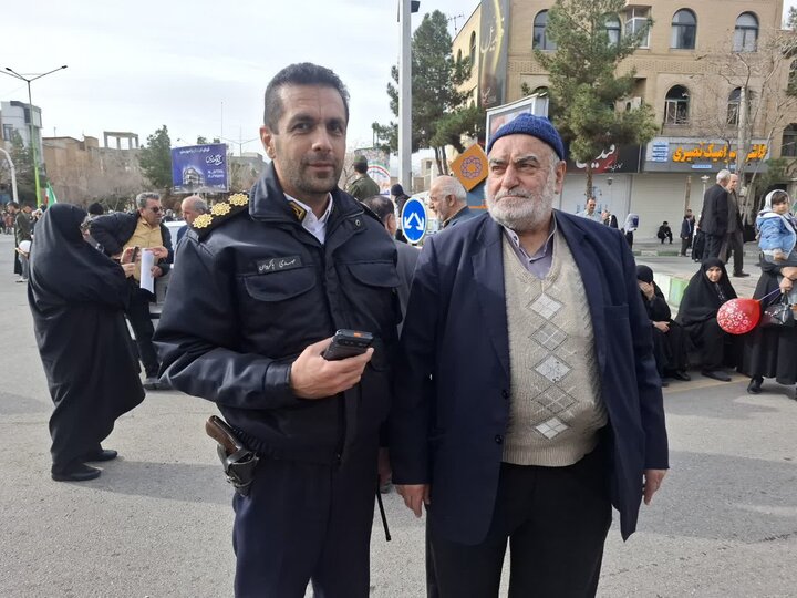 تصاویر/غرفه‌های فرهنگی و برنامه‌های هنری در مسیر راهپیمایی۲۲ بهمن کاشان