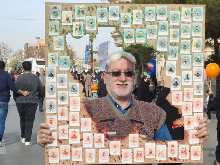 تصاویر/غرفه‌های فرهنگی و برنامه‌های هنری در مسیر راهپیمایی۲۲ بهمن کاشان