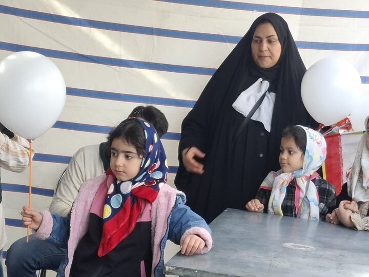 تصاویر/غرفه‌های فرهنگی و برنامه‌های هنری در مسیر راهپیمایی۲۲ بهمن کاشان