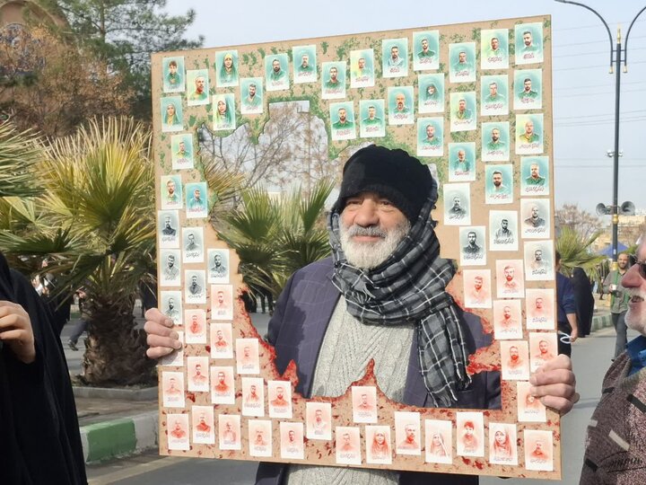 تصاویر/غرفه‌های فرهنگی و برنامه‌های هنری در مسیر راهپیمایی۲۲ بهمن کاشان