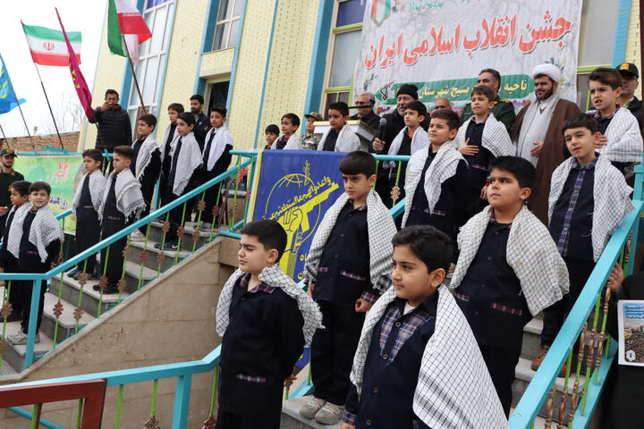 تصاویر/ حضور پر شور مردم شهرستان باروق در راهپیمایی حماسی ۲۲ بهمن