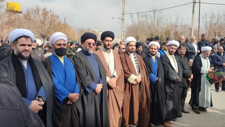 تصاویر/ حضور پر شور مردم شهرستان باروق در راهپیمایی حماسی ۲۲ بهمن