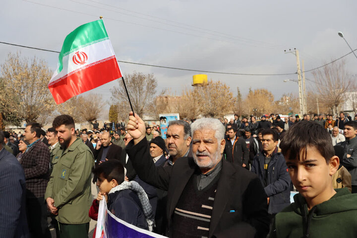 تصاویر/ حضور پر شور مردم شهرستان باروق در راهپیمایی حماسی ۲۲ بهمن