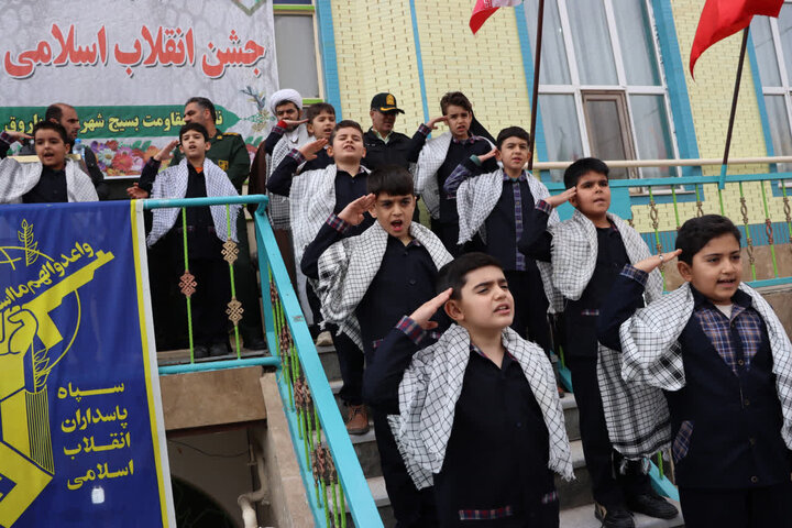 تصاویر/ حضور پر شور مردم شهرستان باروق در راهپیمایی حماسی ۲۲ بهمن