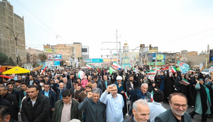تصاویر/ حضور حماسی مردم ساوجبلاغ در راهپیمایی ۲۲ بهمن‌ماه