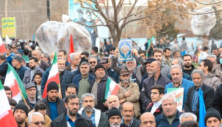 تصاویر/ حضور حماسی مردم ساوجبلاغ در راهپیمایی ۲۲ بهمن‌ماه