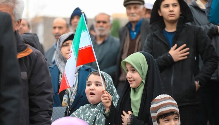 تصاویر/ حضور حماسی مردم ساوجبلاغ در راهپیمایی ۲۲ بهمن‌ماه