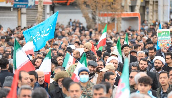تصاویر/ حضور حماسی مردم ساوجبلاغ در راهپیمایی ۲۲ بهمن‌ماه