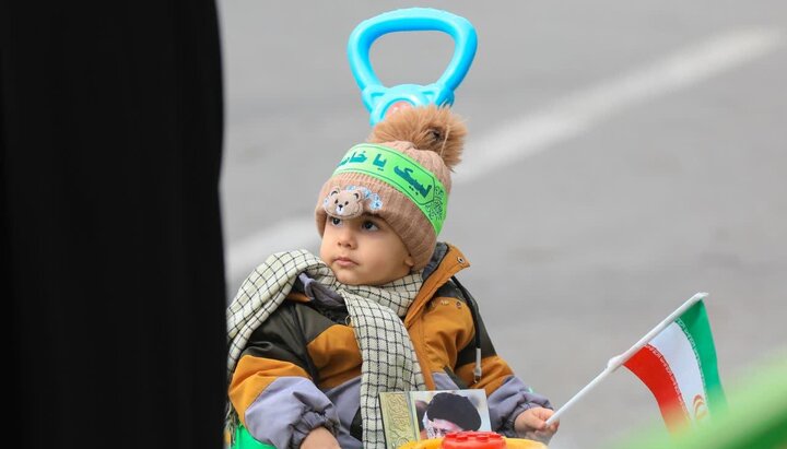 تصاویر/ حضور حماسی مردم ساوجبلاغ در راهپیمایی ۲۲ بهمن‌ماه