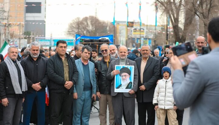 تصاویر/ حضور حماسی مردم ساوجبلاغ در راهپیمایی ۲۲ بهمن‌ماه