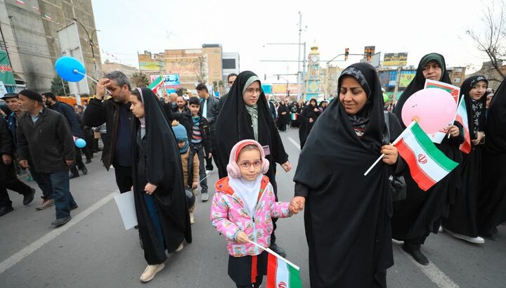 تصاویر/ حضور حماسی مردم ساوجبلاغ در راهپیمایی ۲۲ بهمن‌ماه