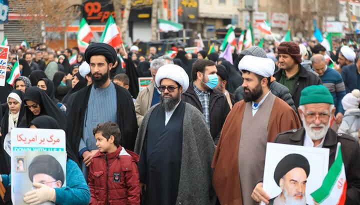 تصاویر/ حضور حماسی مردم ساوجبلاغ در راهپیمایی ۲۲ بهمن‌ماه