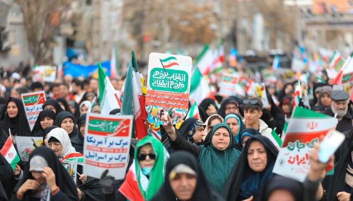 تصاویر/ حضور حماسی مردم ساوجبلاغ در راهپیمایی ۲۲ بهمن‌ماه